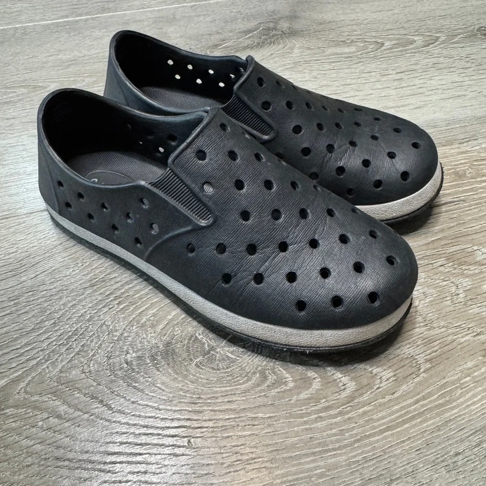 Cat & Jack Boys Parker Black Slip On Perforated Water Shoes Size 1 Boys